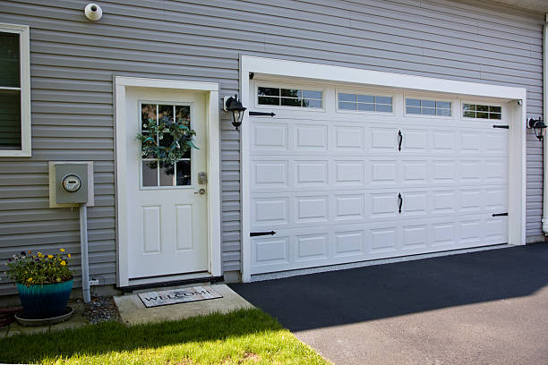 24/7 Emergency Garage Door Panel Replacement experts in Rockledge, PA